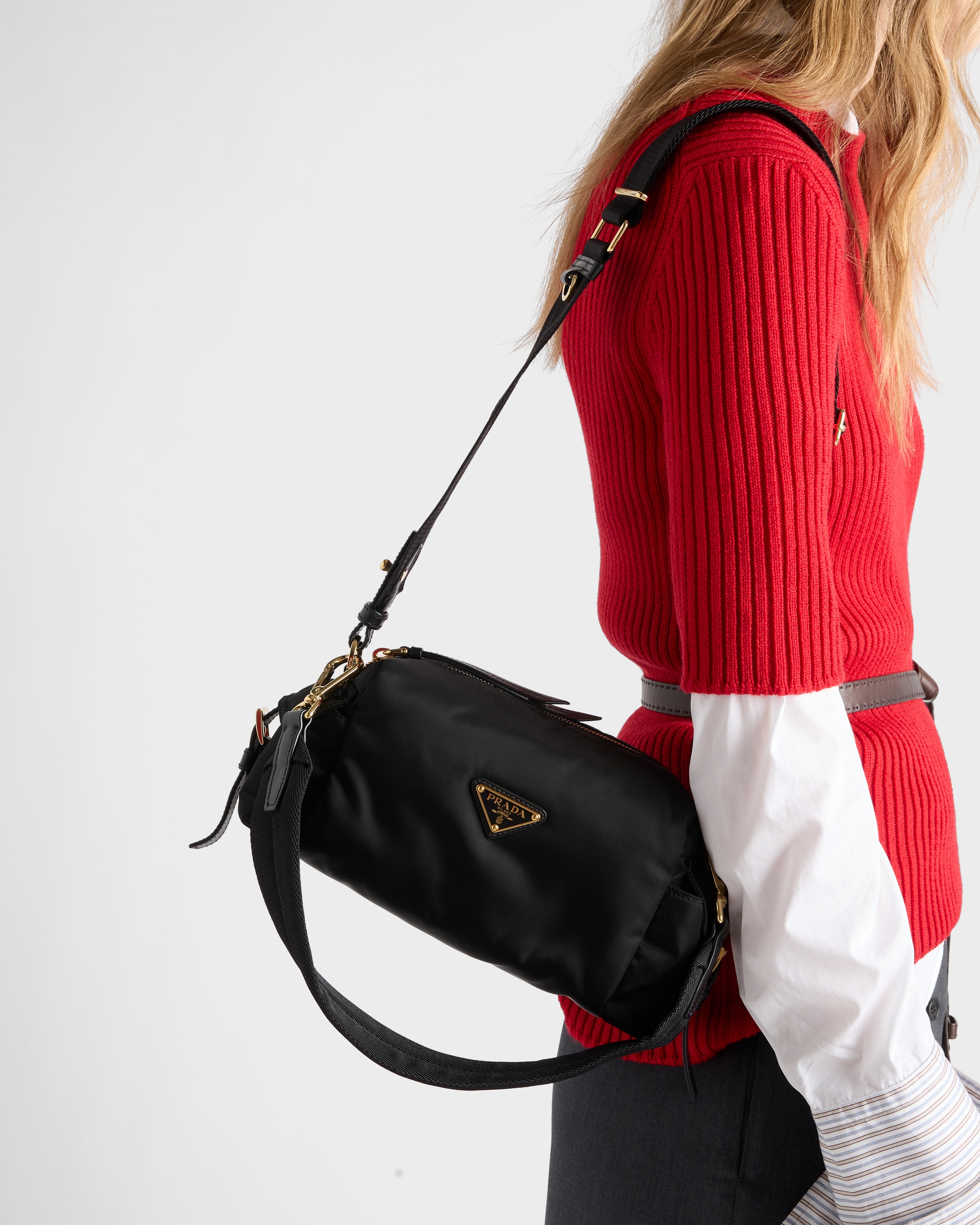 ブラック プラダ エクスプローラ スモール Re-nylon X レザー