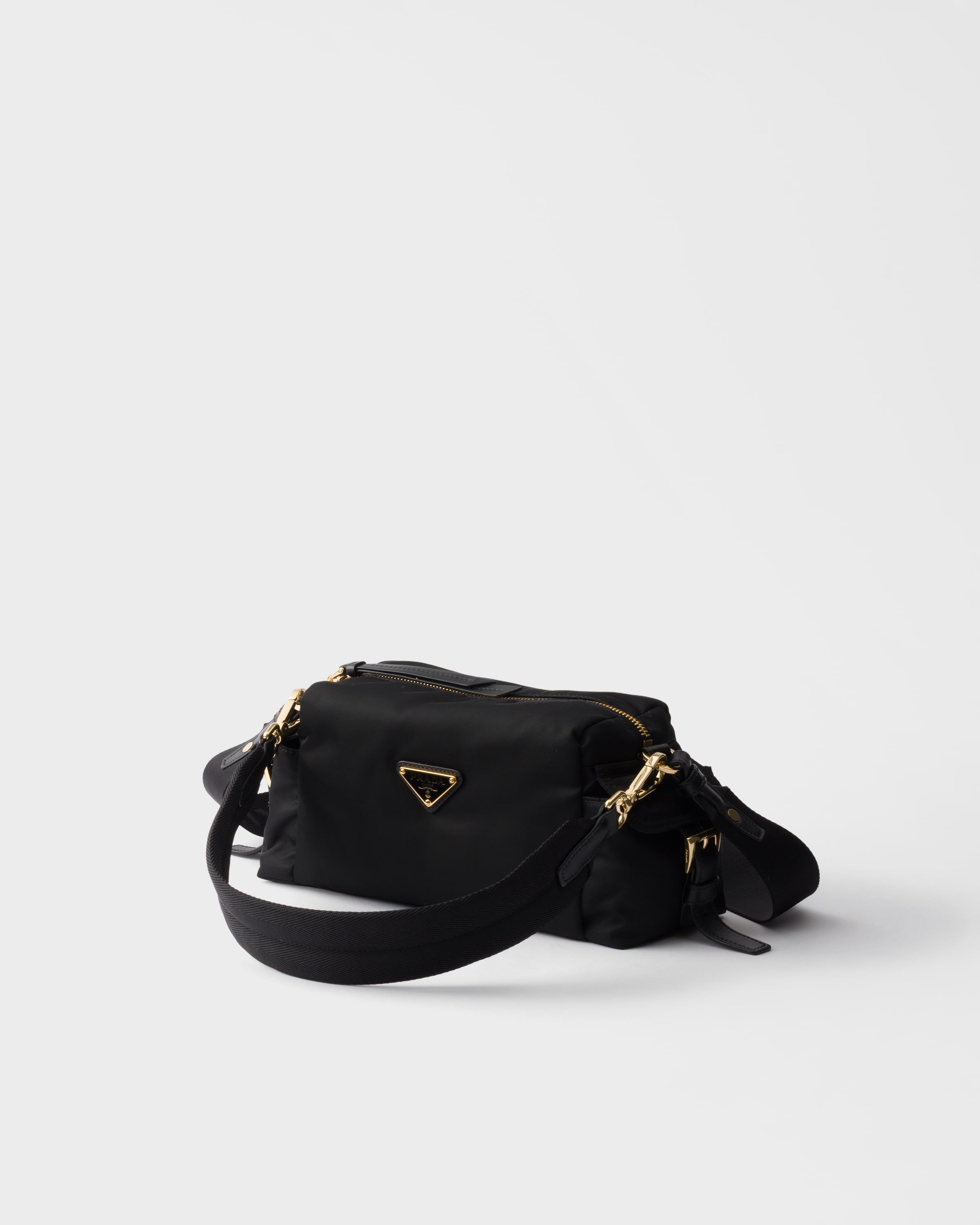 た*よ様 PRADA nylon shoulder bag Black Prada Explore small Re-Nylon and leather shoulder bag