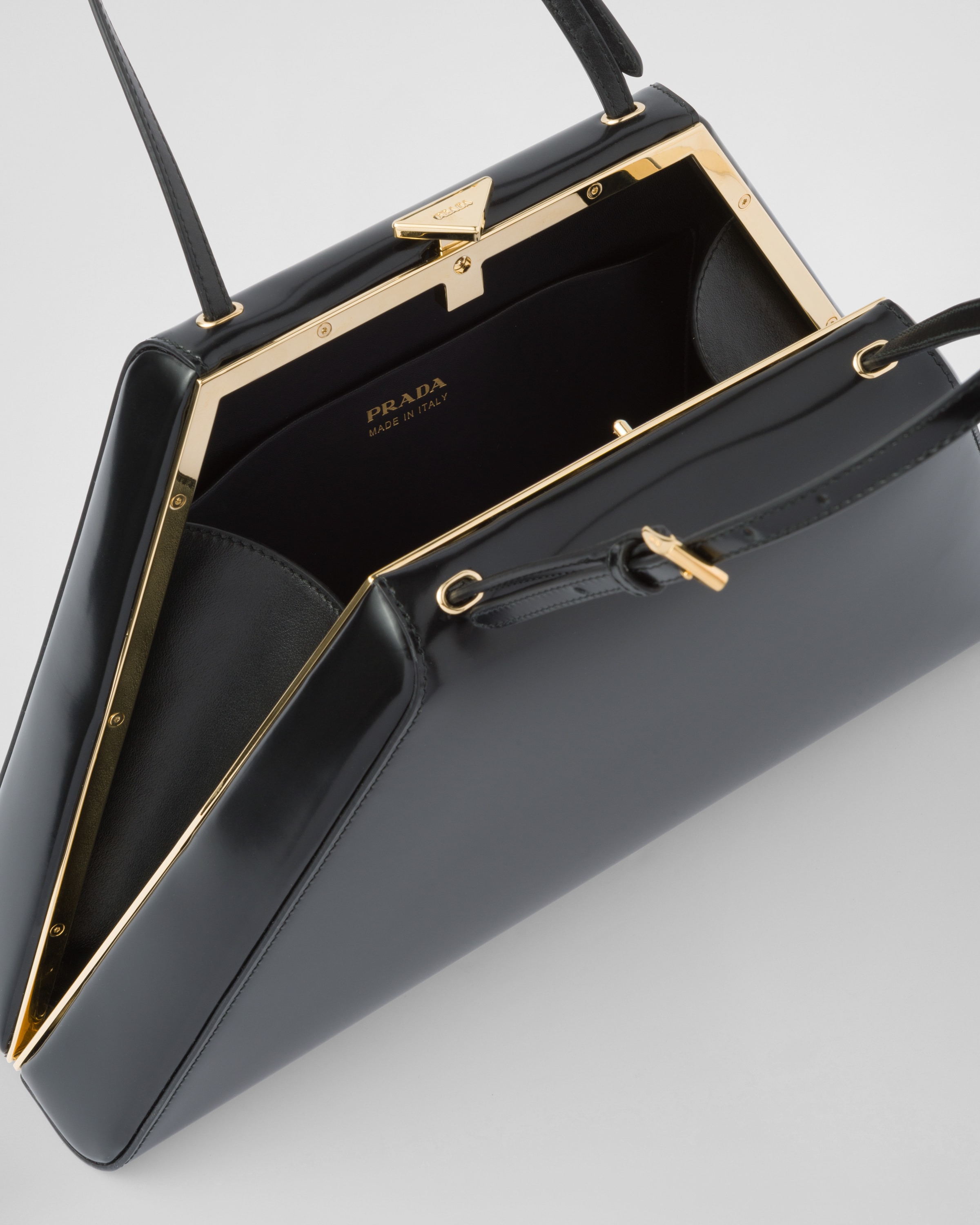 ★ PRADA / プラダ ★ ブラッシュドレザー ハンドバッグ 1BK016 ブラック ミディアム ブラッシュドレザー ハンドバッグ | PRADA