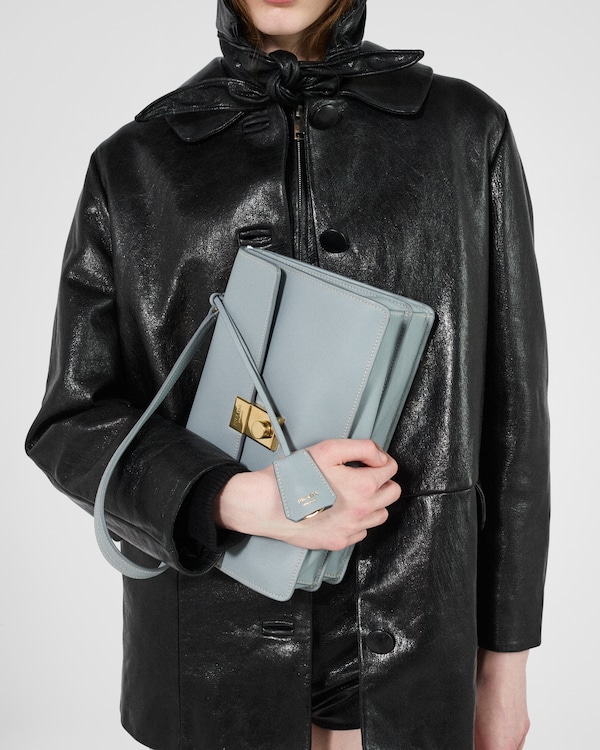 حقيبة كتف من الجلد Prada Soft Sound متوسطة الحجم حقيبة كتف من الجلد Prada Soft Sound متوسطة الحجم