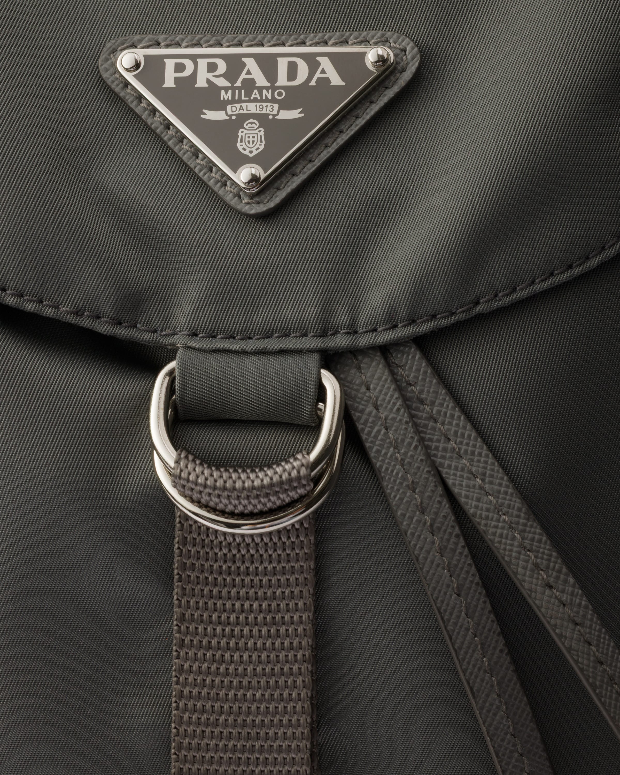マーキュリーグレー スモール Re-Nylon バックパック | PRADA - 日本