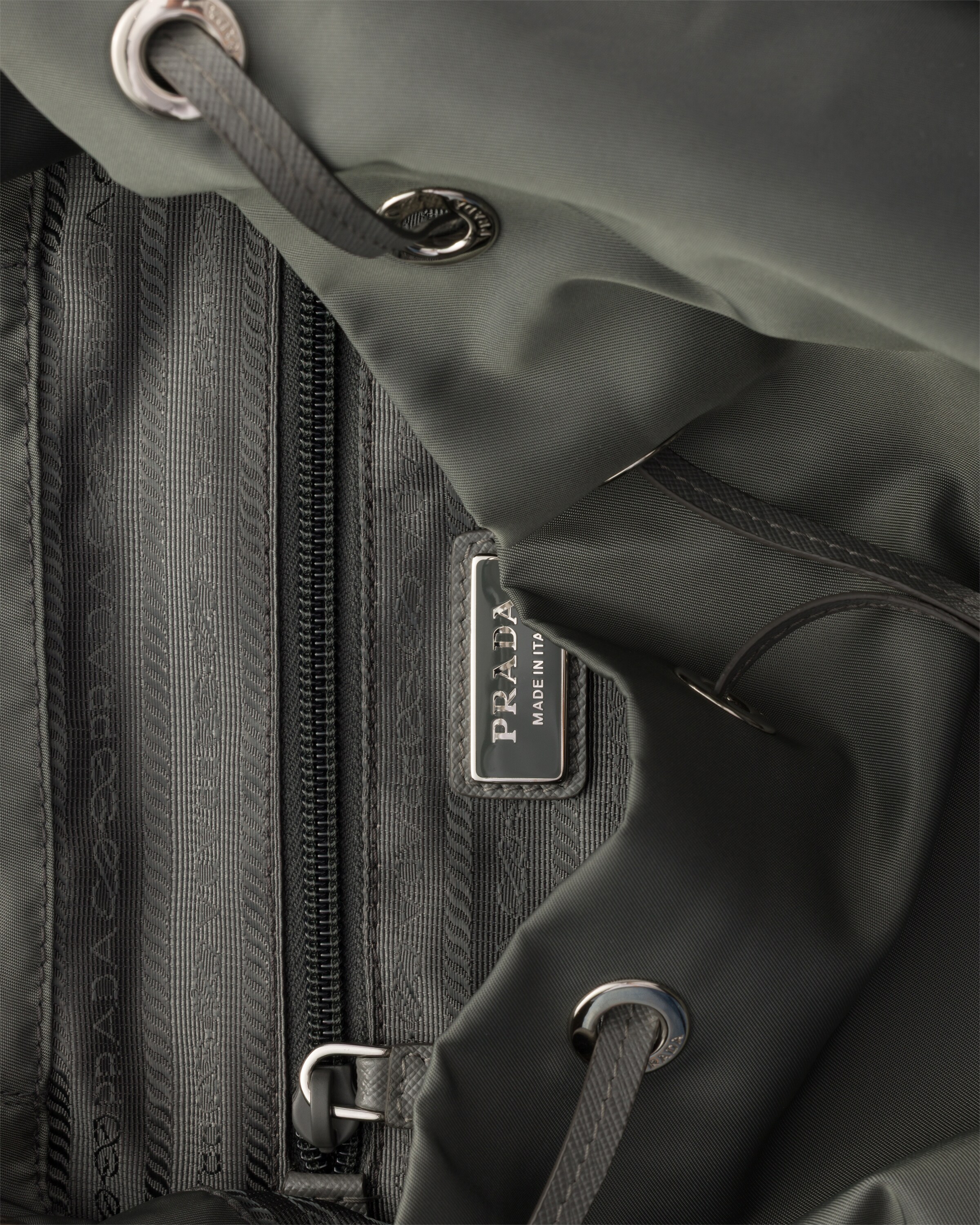 グレー スモール Re-nylon バックパック | PRADA