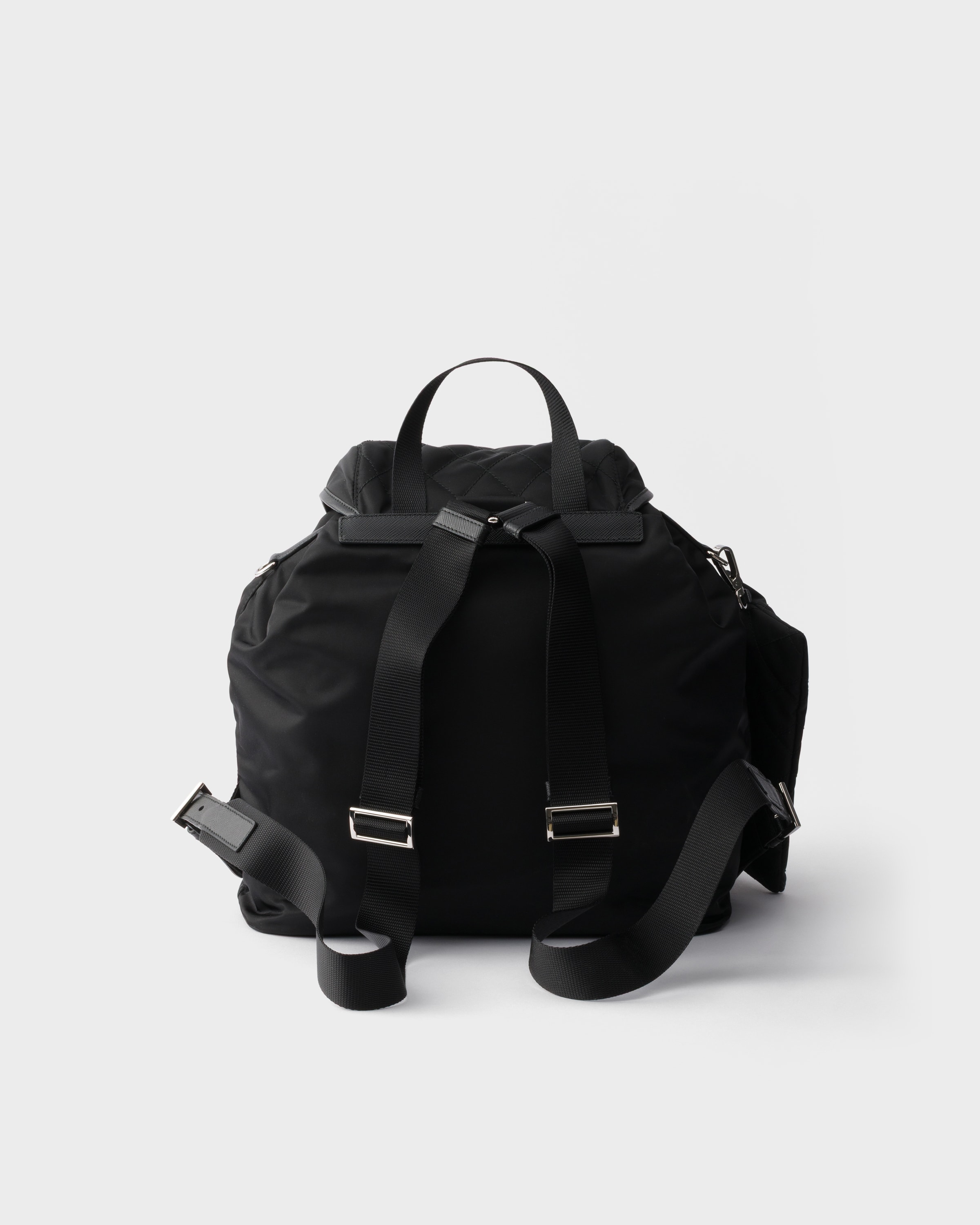 ブラック ミディアム キルテッド Re-nylon バックパック サフィアーノ ブラック ミディアム キルテッド Re-nylon バックパック サフィアーノ