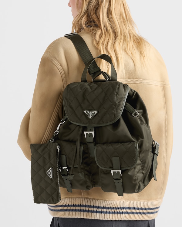 中号绗缝Re-Nylon双肩背包,饰以Saffiano皮革滚边 - 森林绿 中号绗缝Re-Nylon双肩背包,饰以Saffiano皮革滚边 - 森林绿