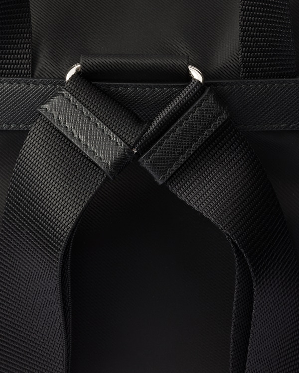 Sac à dos en Re-Nylon de taille moyenne Sac à dos en Re-Nylon de taille moyenne