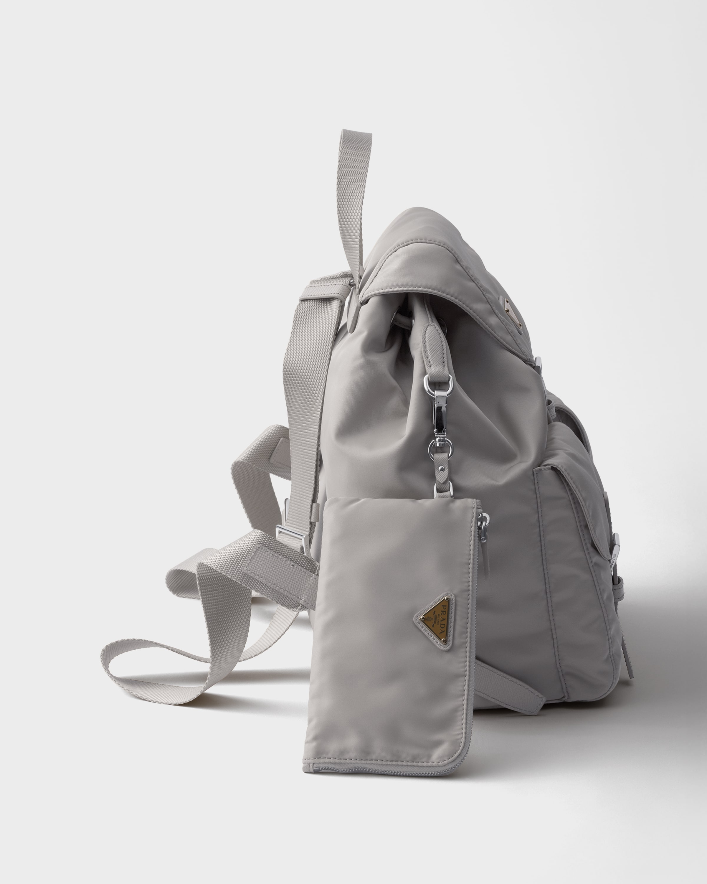 PRADA グレー バックパック Cloudy Gray Medium Re-nylon Backpack | PRADA