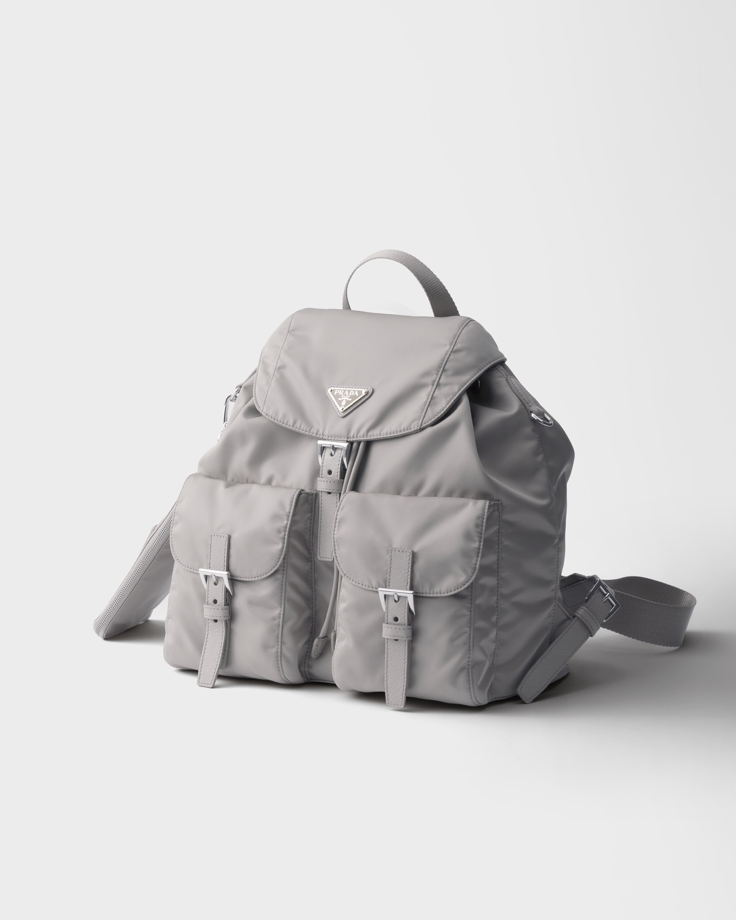 PRADAグレーミニリュック ライトグレー ミディアム Re-nylon バックパック | PRADA