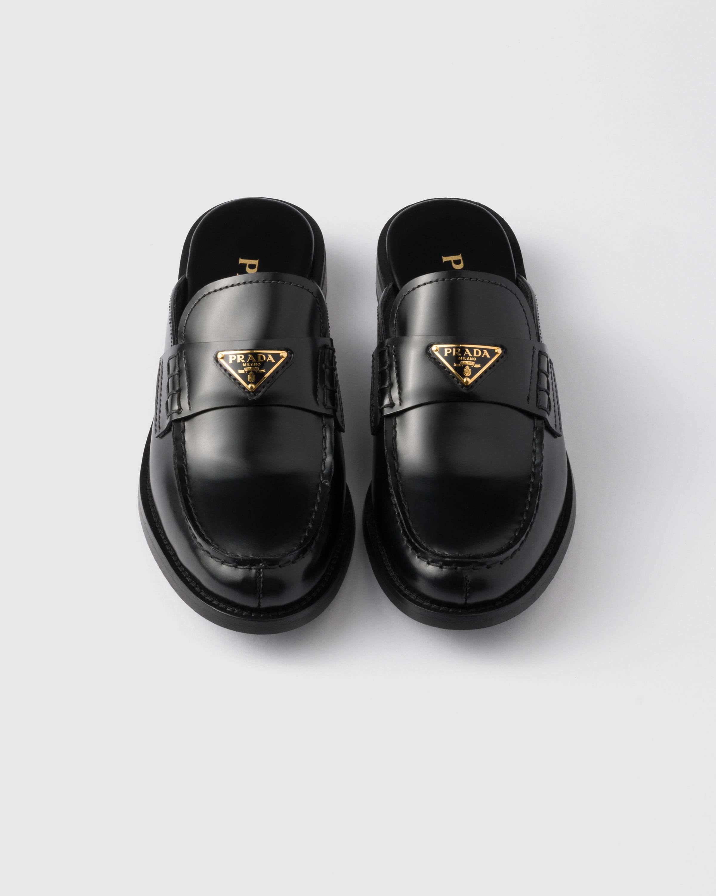 ブラック ブラッシュドレザー ミュール | PRADA