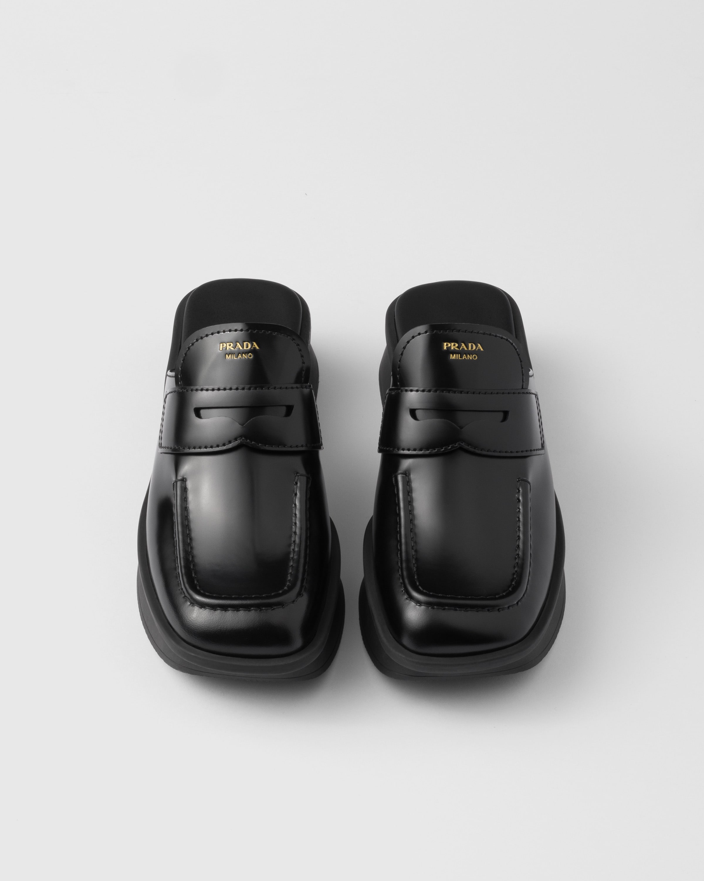 プラダ　ミュール　ブラック ブラック プラダ イコール ブラッシュドレザー ミュール | PRADA