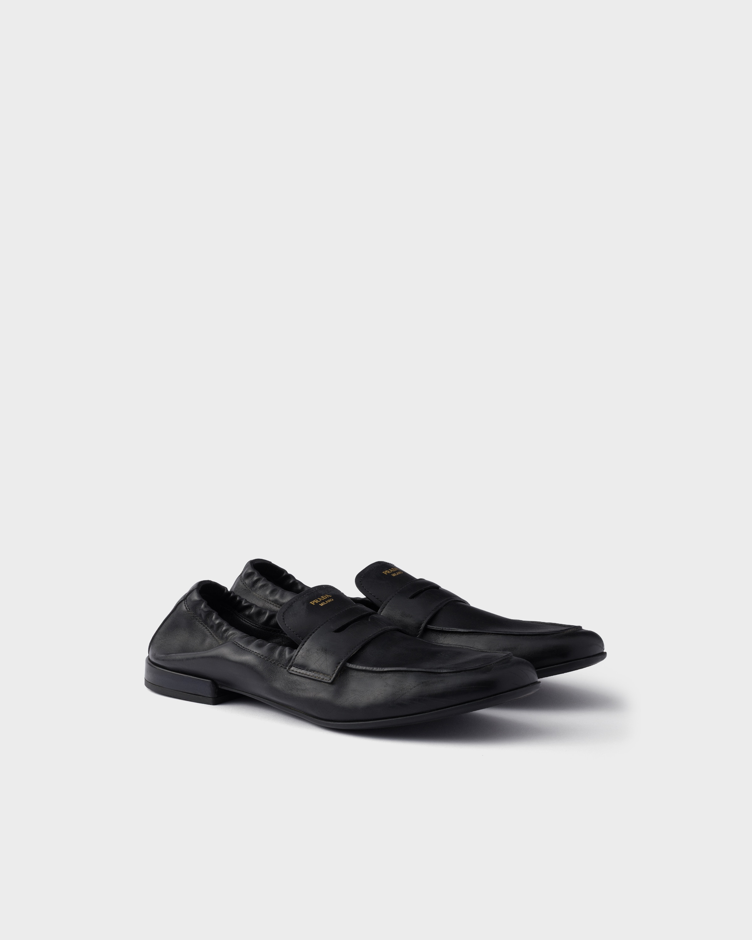 Prada Shuffle Antikleder-loafer In Black