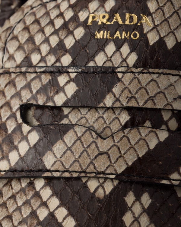 シャッフルプリント入りアイヤーズ(ヘビ革)ローファー - ベージュ シャッフルプリント入りアイヤーズ(ヘビ革)ローファー - ベージュ