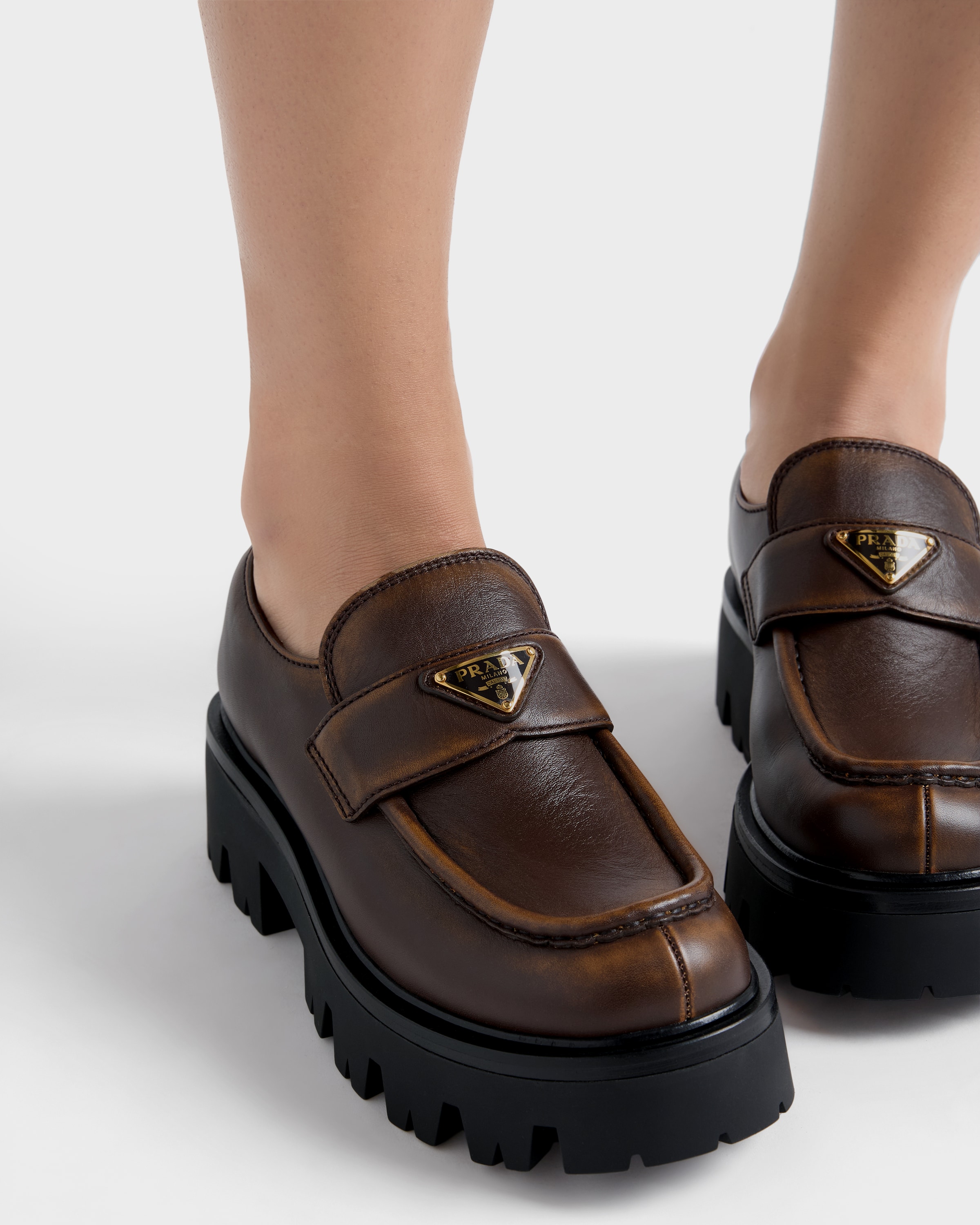 ローファー PRADA ダークブラウン 茶色 革靴 フラットシューズ cq5dam.web.hebebed.600.600.jpg