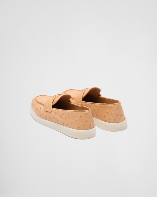 حذاء لوفر من جلد النعام حذاء لوفر من جلد النعام