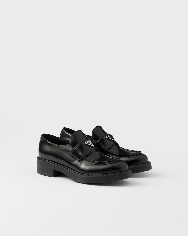 ブラック プラダ モノリス ブラッシュドレザー ローファー | PRADA