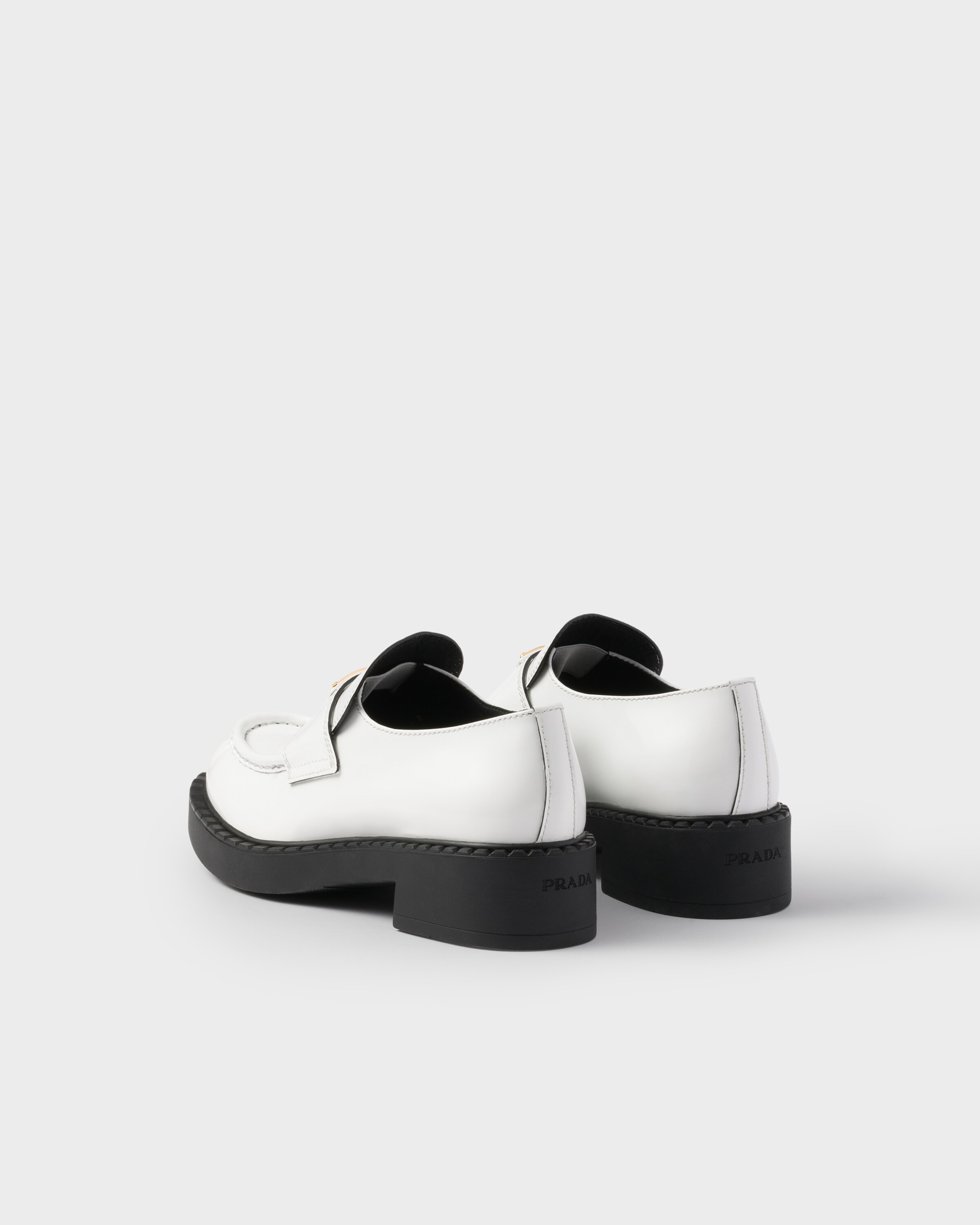 ホワイト チョコレート パテントレザー ローファー | PRADA