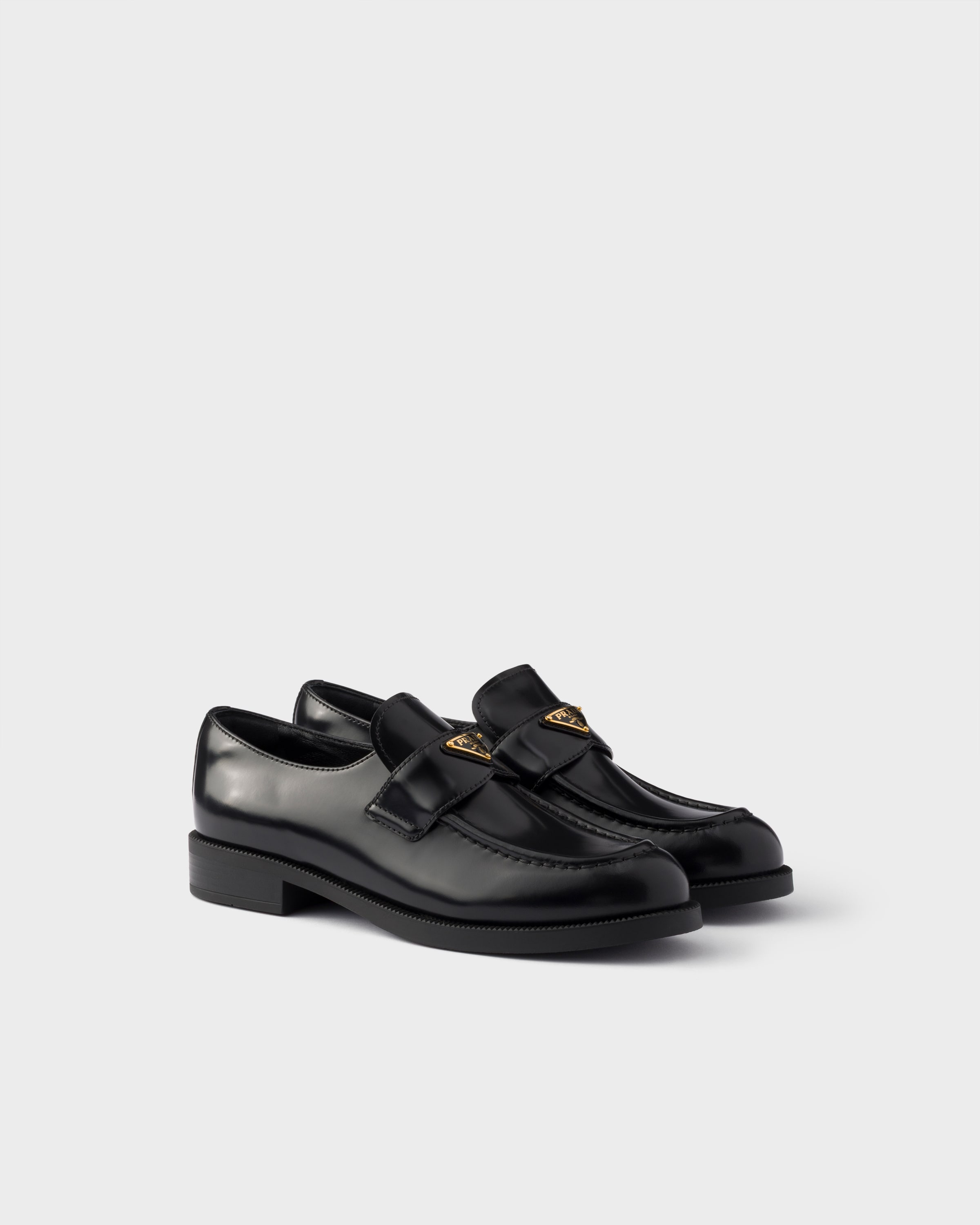 ブラック ブラッシュドレザー ローファー | PRADA - 日本