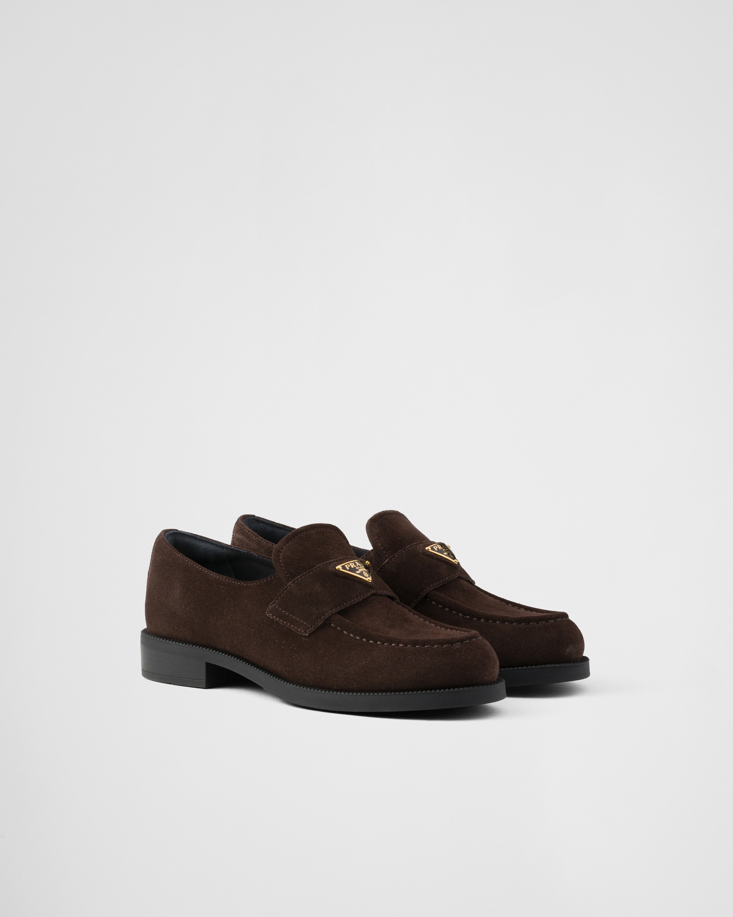 商品画像：Prada スエード ローファー | ブラウン | FARFETCH JP 1