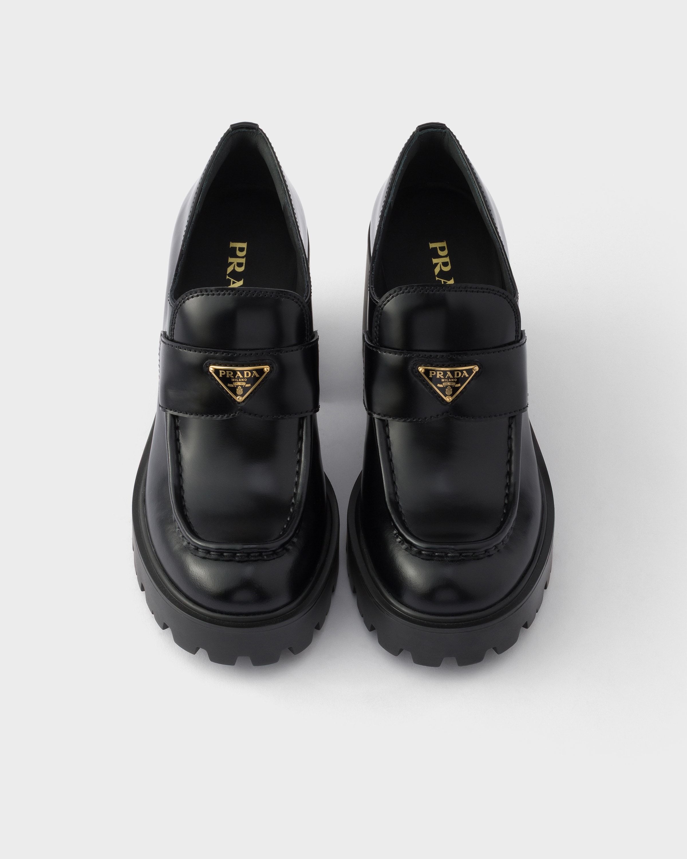 ブラック ブラッシュドレザー ローファー | PRADA - 日本