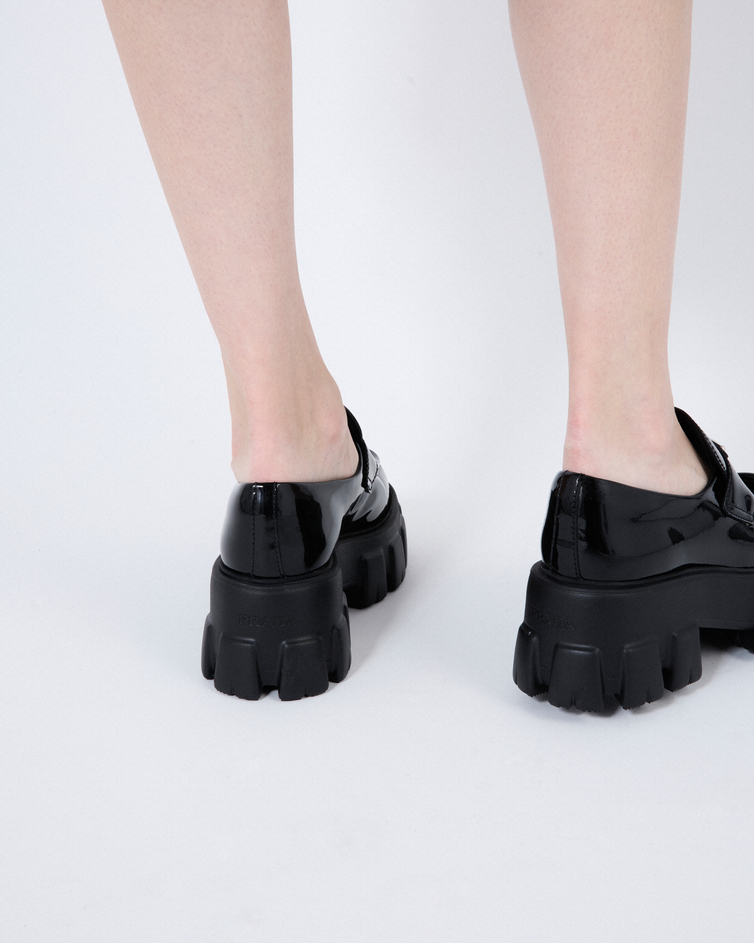 Shop Prada Monolith Loafer Aus Lackleder In Schwarz