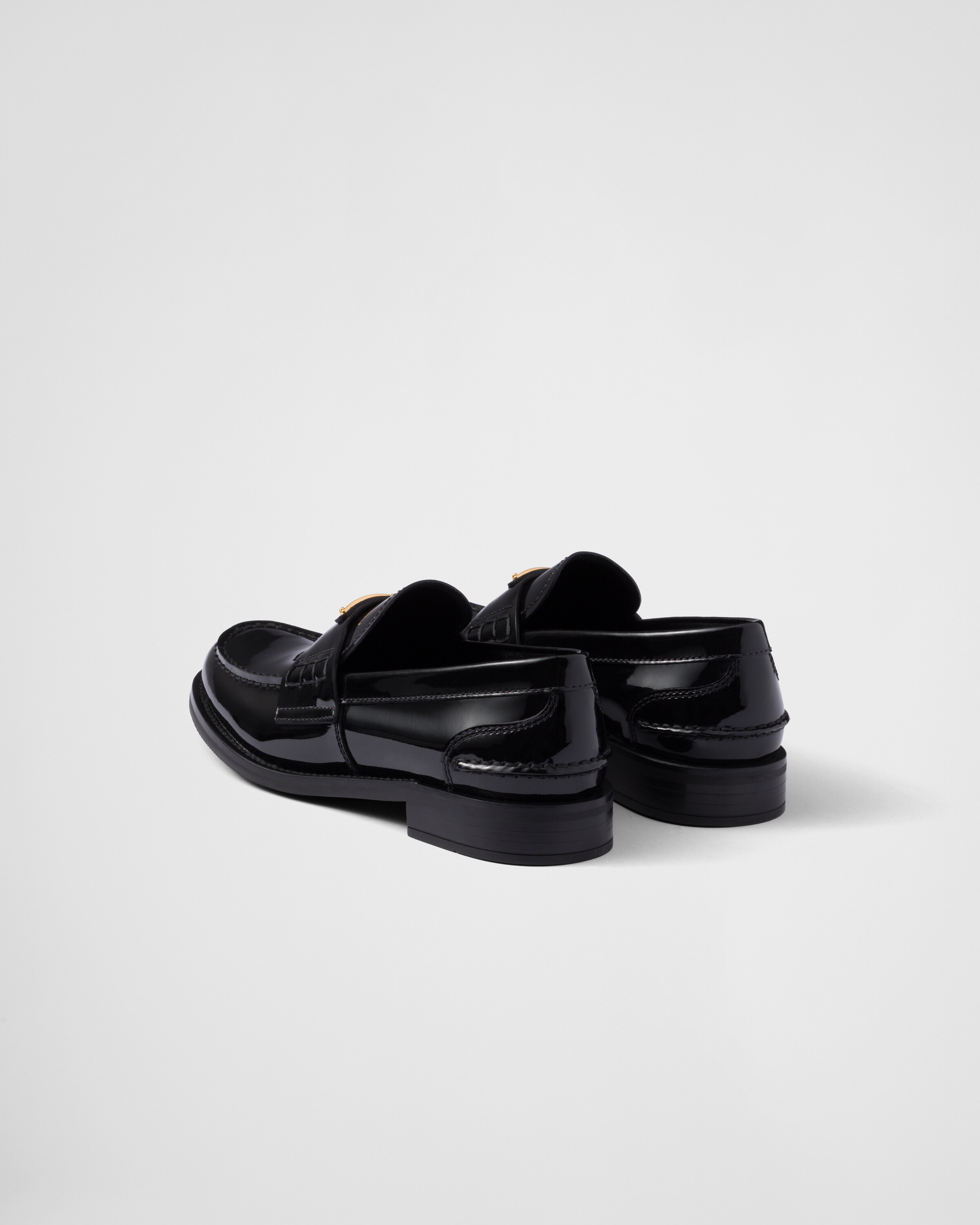 ブラック パテントレザー ローファー | PRADA