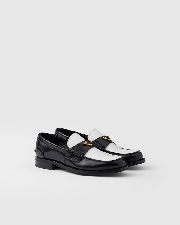 ブラック プラダ モノリス ブラッシュドレザー ローファー | PRADA