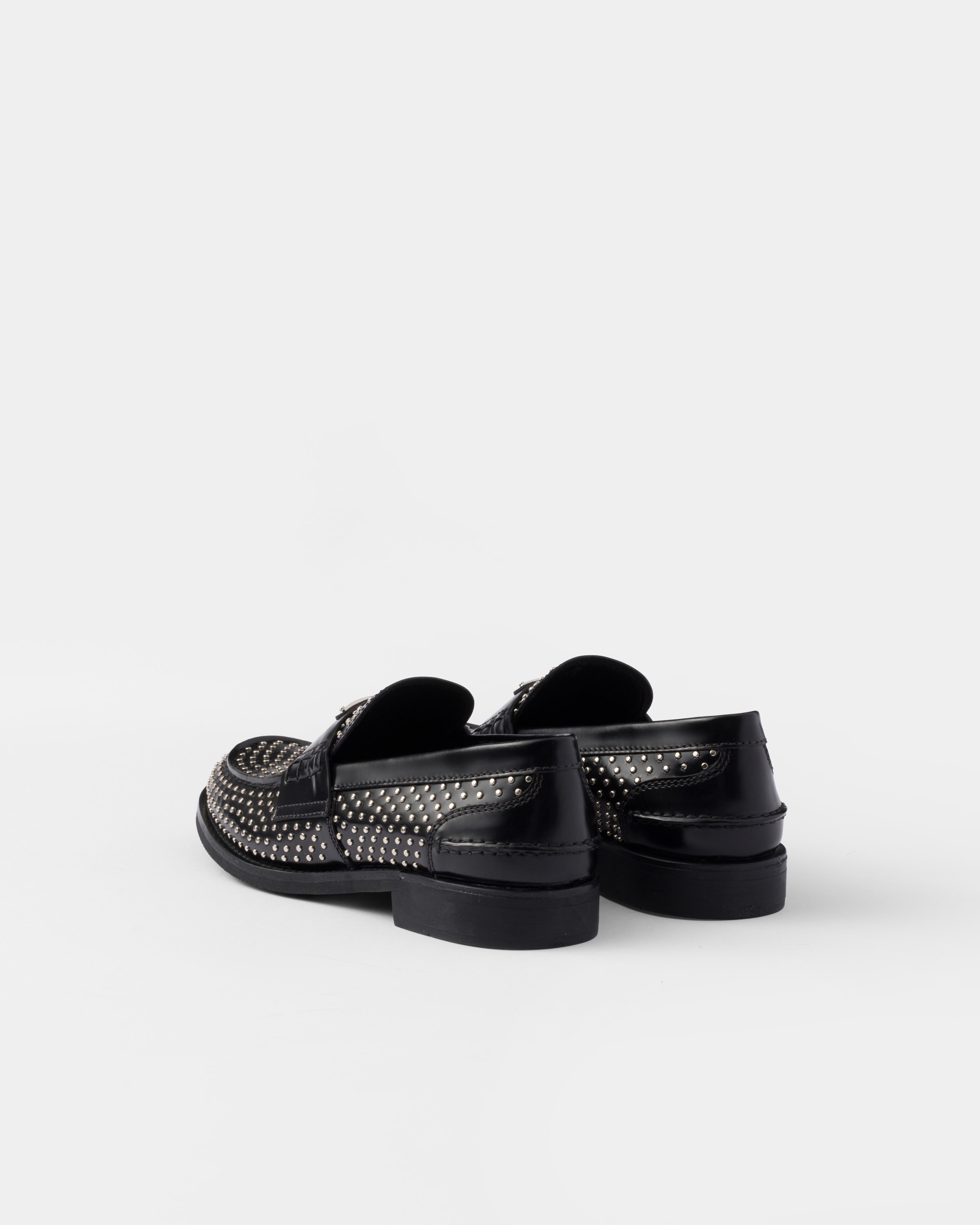 ブラック スタッズ付 ブラッシュドレザー ローファー | PRADA
