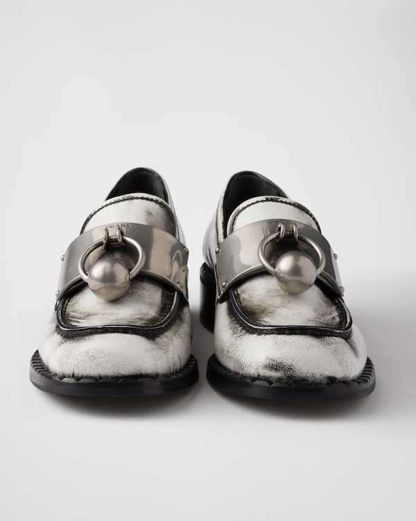 メタルディテール付 ブラッシュドレザー ローファー メタルディテール付 ブラッシュドレザー ローファー