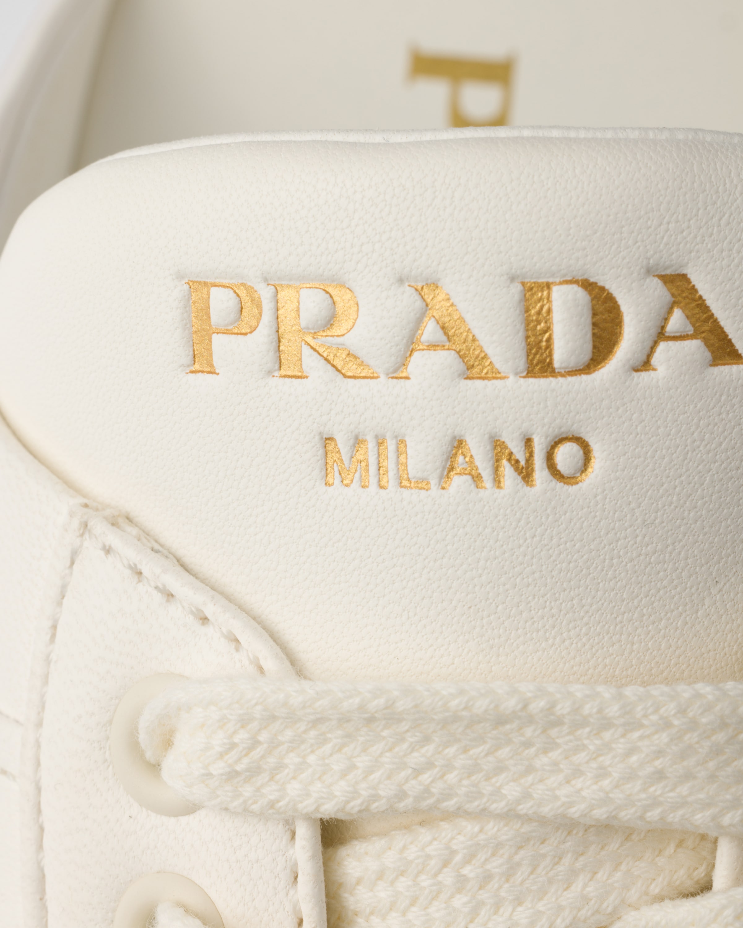 ☆PRADA☆プラダ ナッパレザーのスニーカーミュール 上品】☆PRADA☆プラダ モノリス ナッパレザー サンダル (PRADA