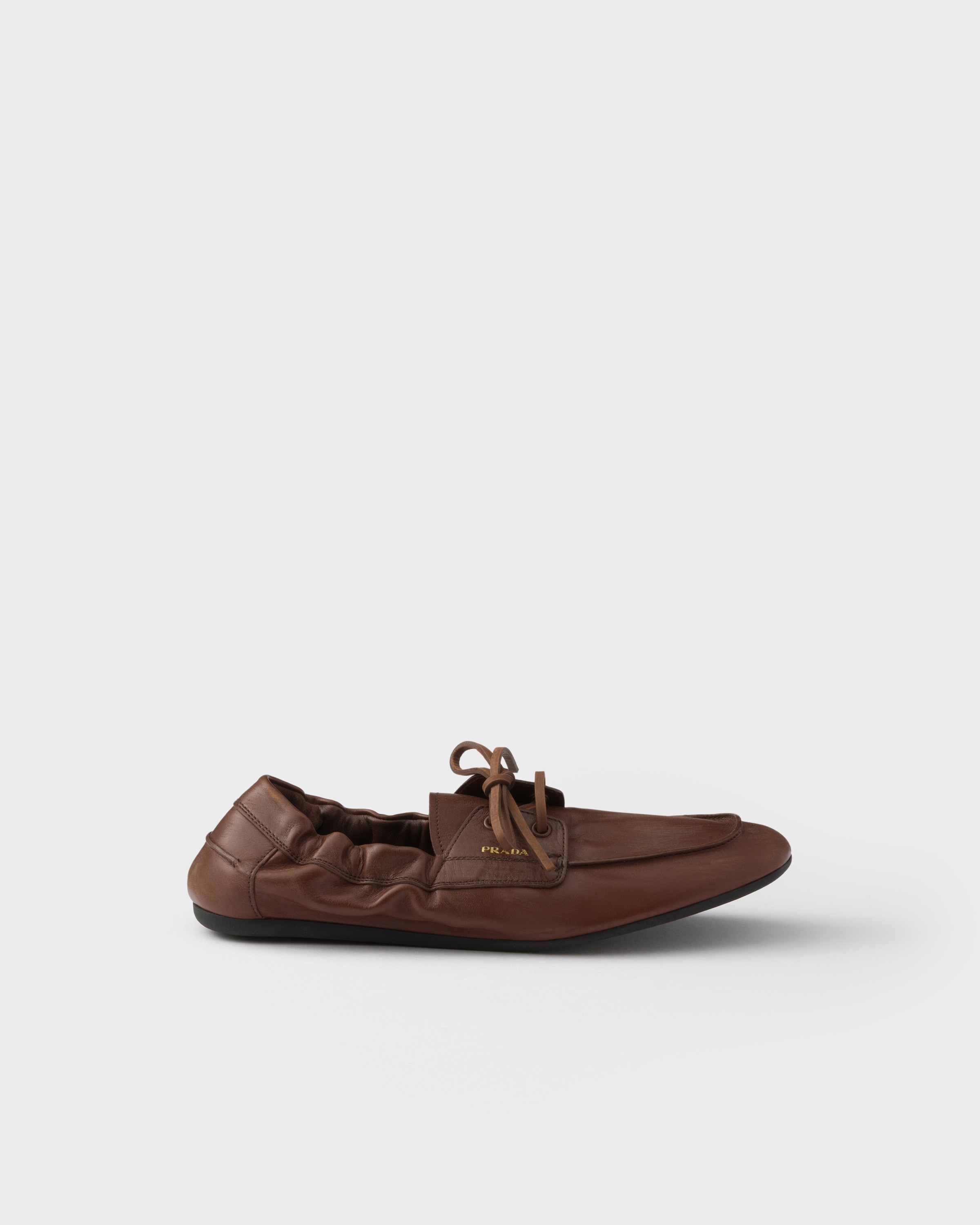 Prada Chaussures Bateau En Cuir Vieilli, Femme, Cognac, Taille 41