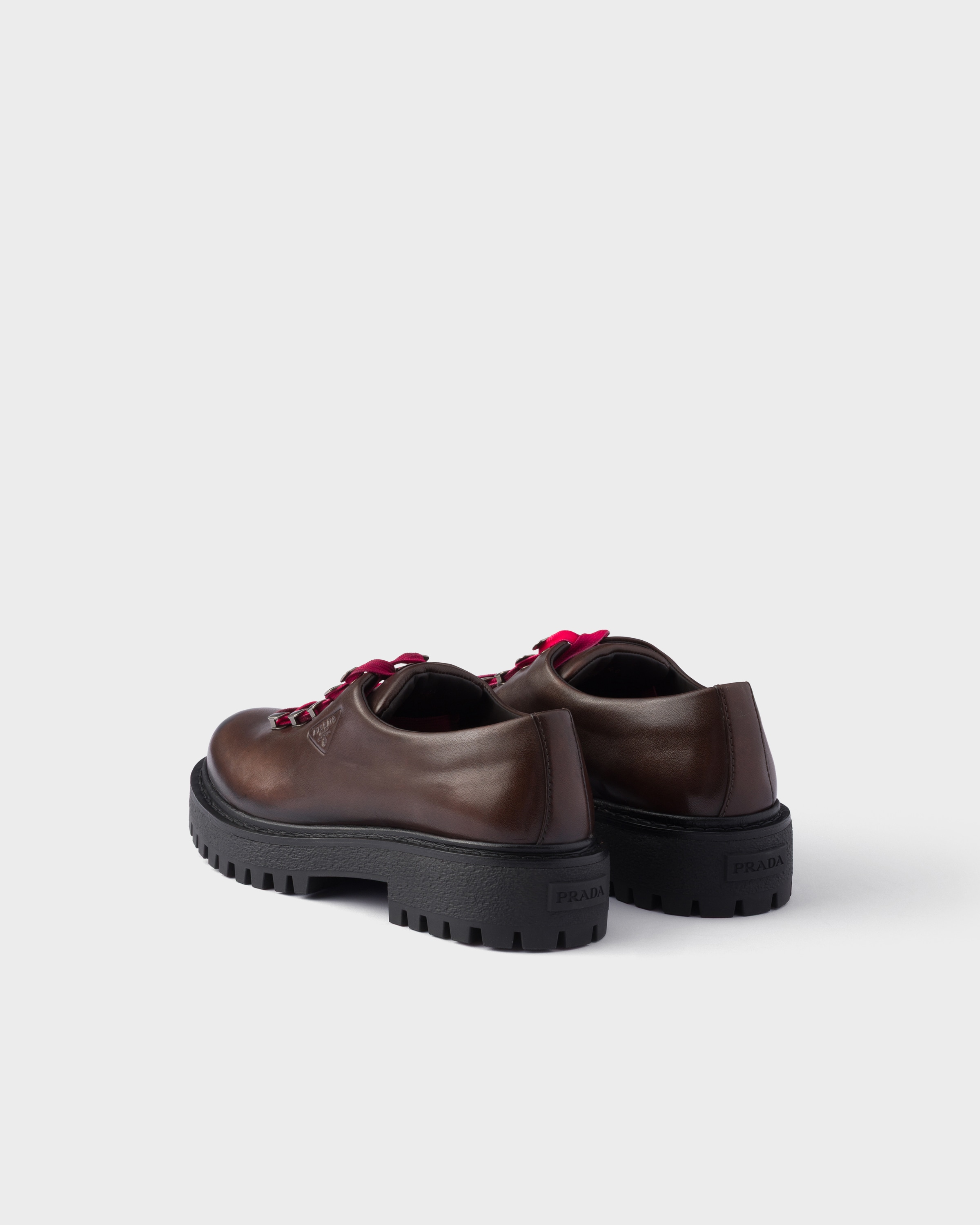 ブラウン レザー レースアップシューズ | PRADA - 日本