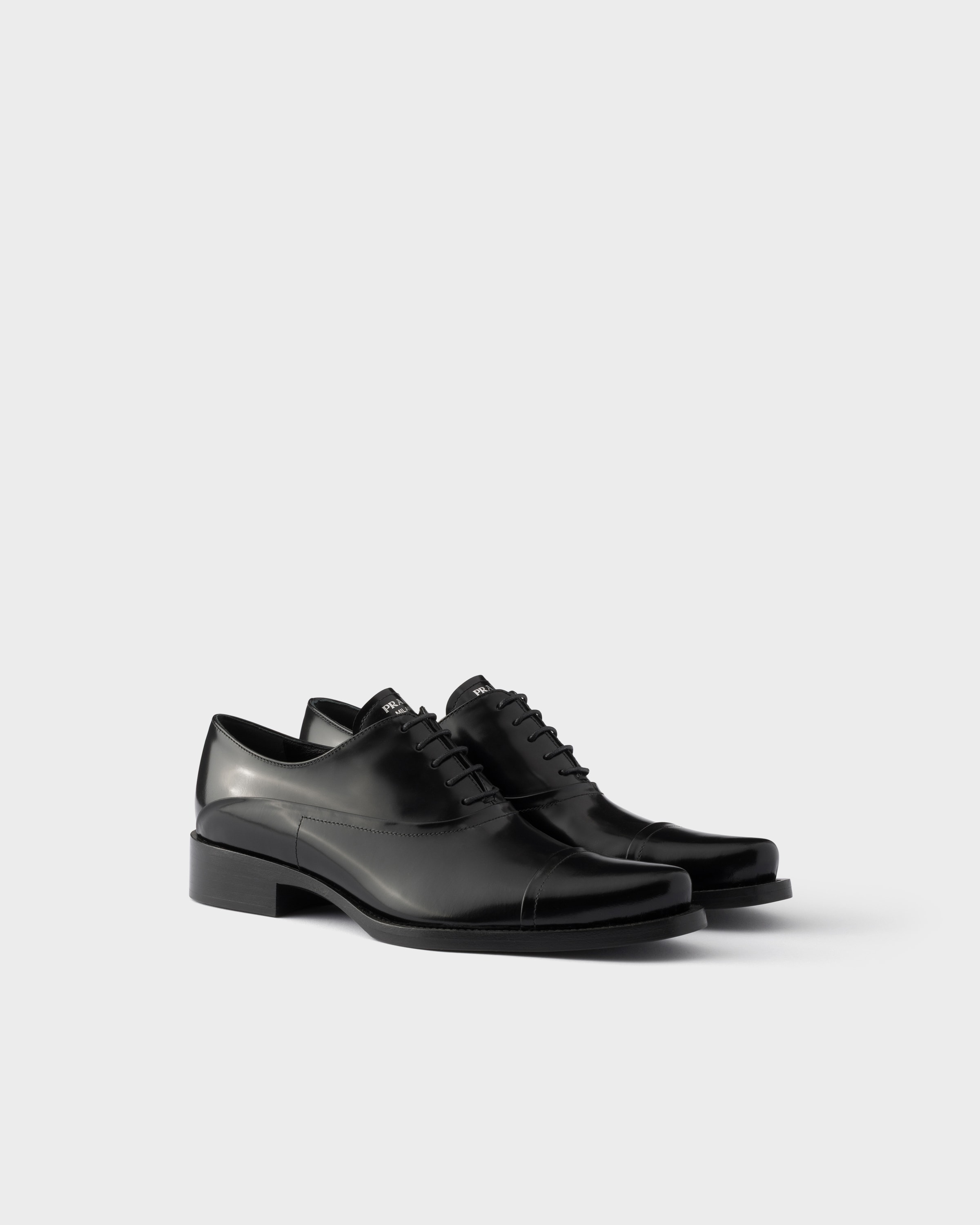 ブラック ブラッシュドレザー レースアップシューズ | PRADA - 日本