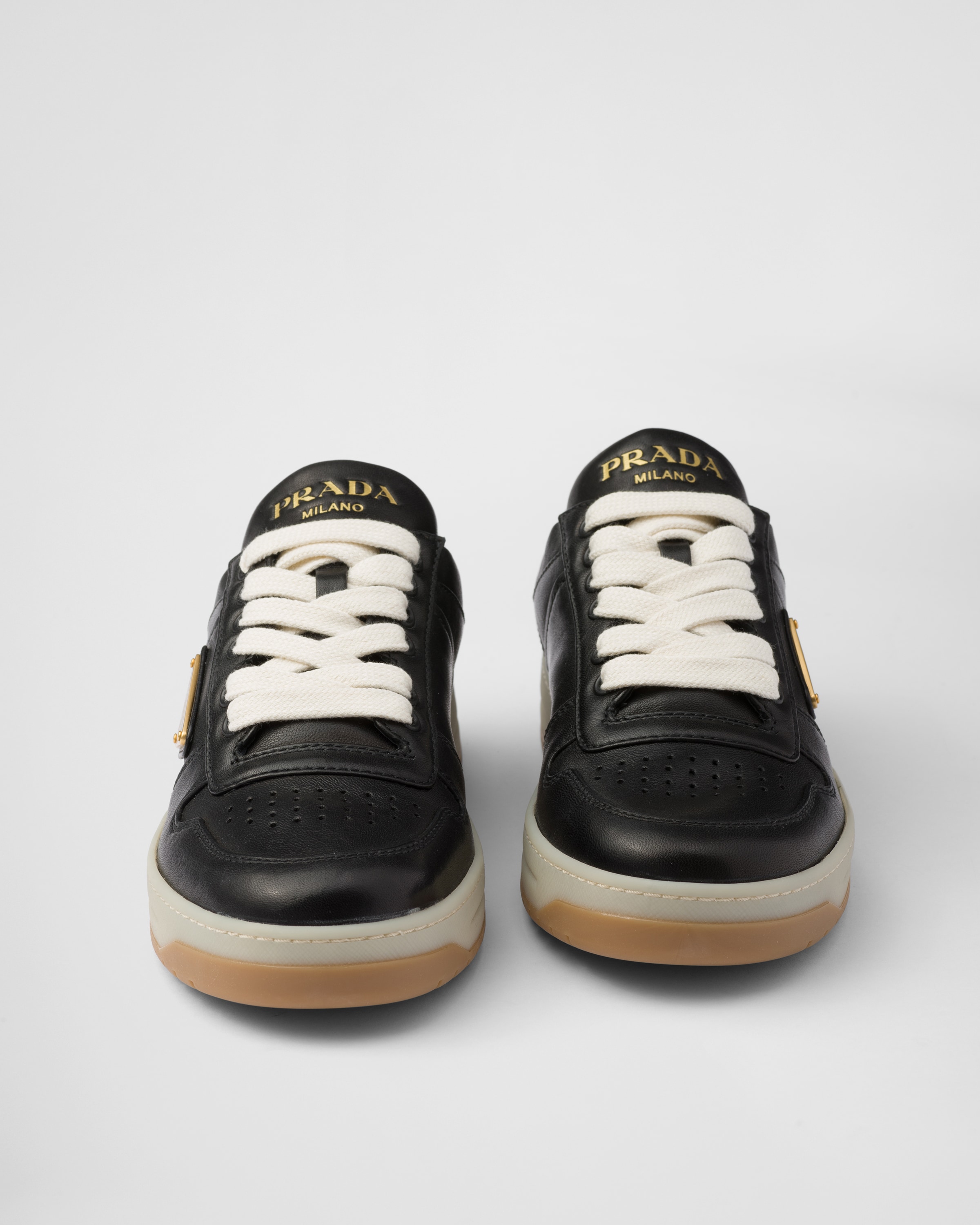 ブラック プラダ ダウンタウン ナッパレザー スニーカー | PRADA - 日本