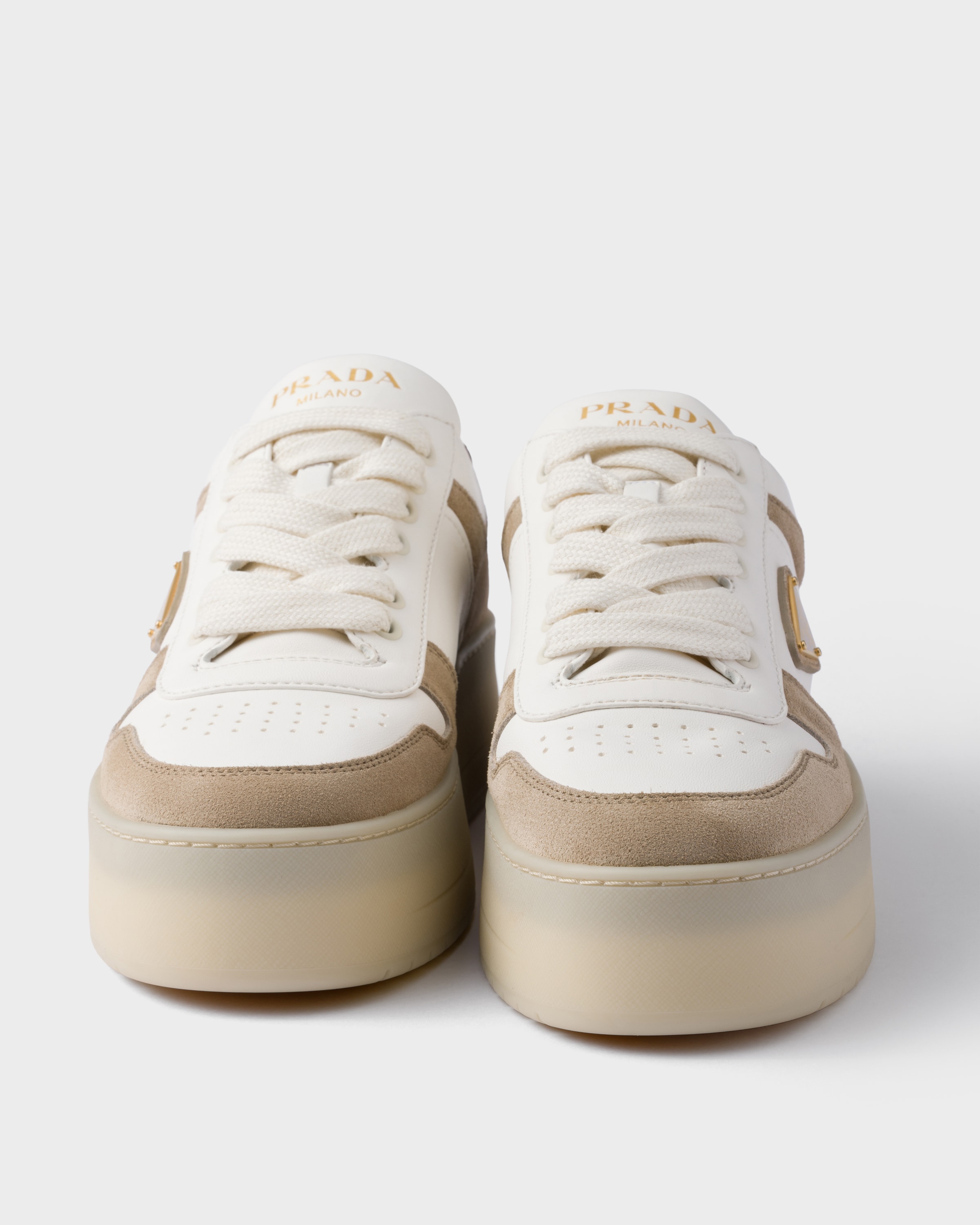 PRADA ベージュ スエード スニーカー ベージュ系 22cm PRADA(プラダ) スニーカー(レディース) - 海外