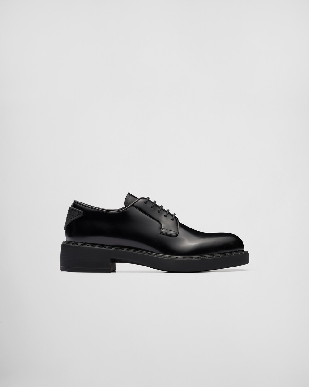 ブラック ブラッシュドレザー ダービーシューズ Prada ブラック ブラッシュドレザー ダービーシューズ Prada