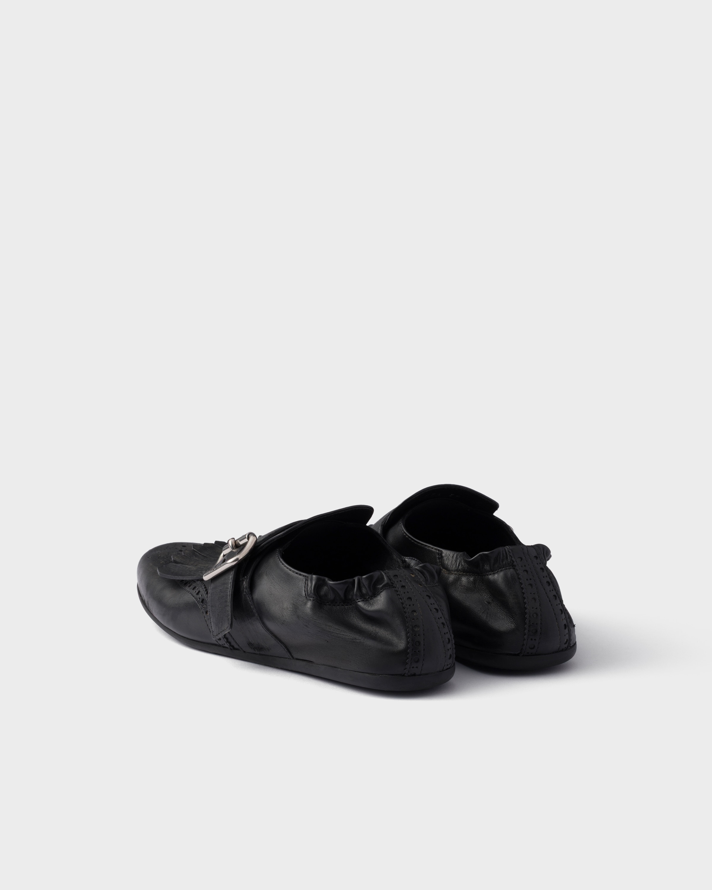 ブラック プラダ シャッフル バックル付レザーシューズ | PRADA