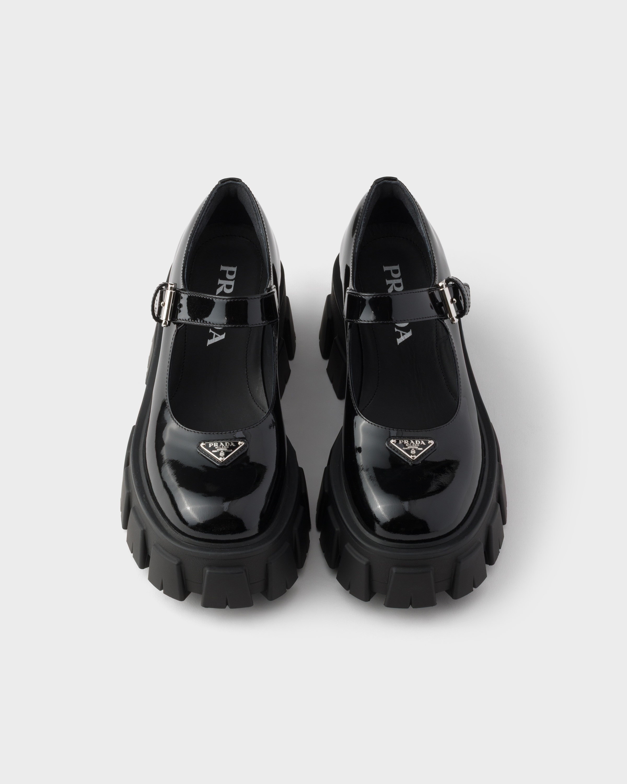 ブラック プラダ モノリス パテントレザー メリージェーン | PRADA - 日本