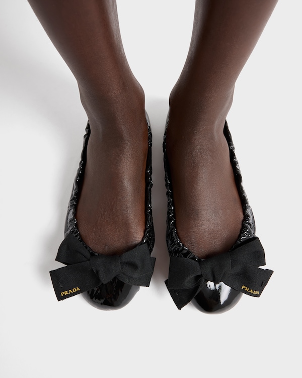 リボン付 パテントレザー バレリーナ - ブラック リボン付 パテントレザー バレリーナ - ブラック