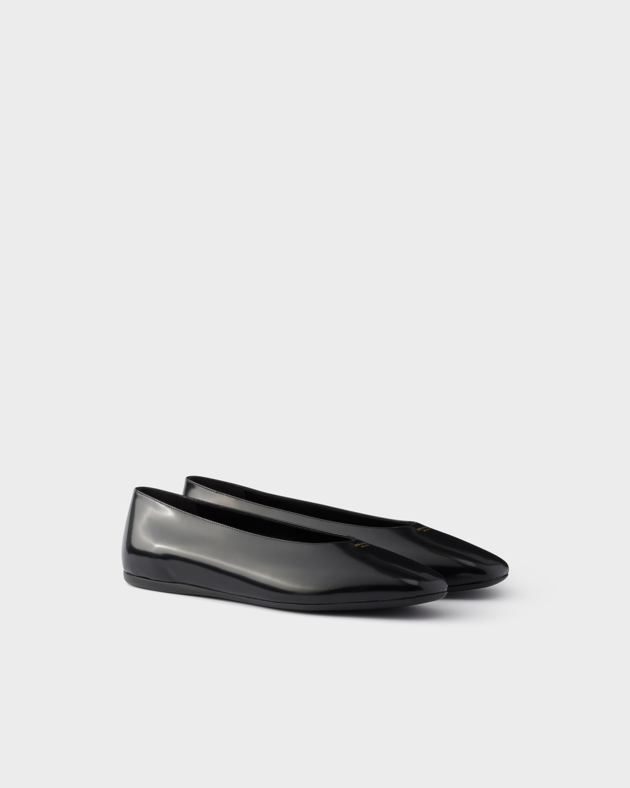 ブラック ブラッシュドレザー バレリーナ | PRADA - 日本