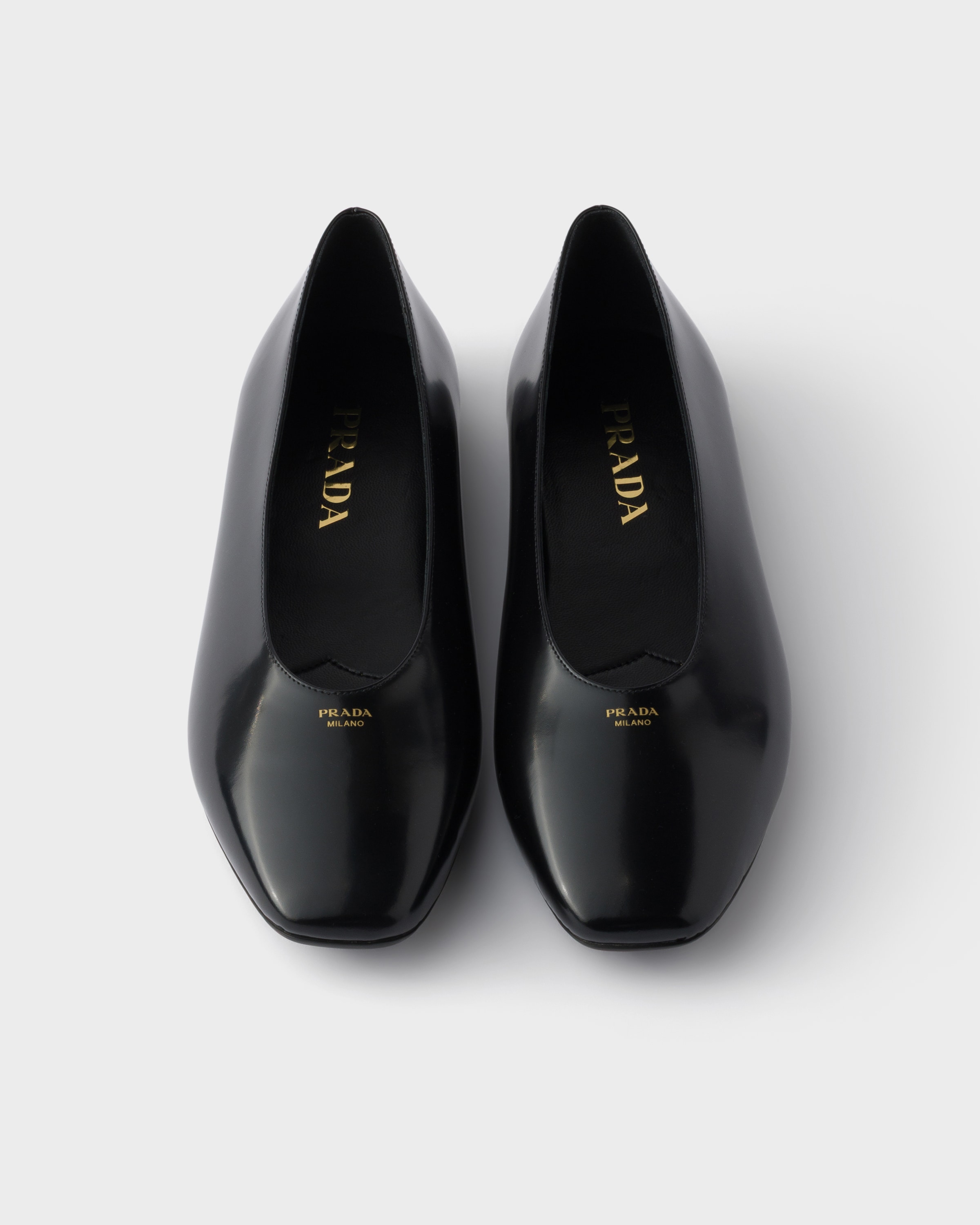 ブラック ブラッシュドレザー バレリーナ | PRADA - 日本
