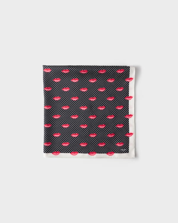 プリントシルクツイル スカーフ 90x90 - ブラック プリントシルクツイル スカーフ 90x90 - ブラック