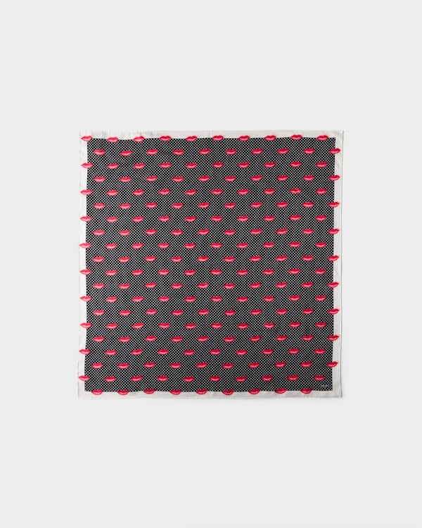 プリントシルクツイル スカーフ 90x90 - ブラック プリントシルクツイル スカーフ 90x90 - ブラック