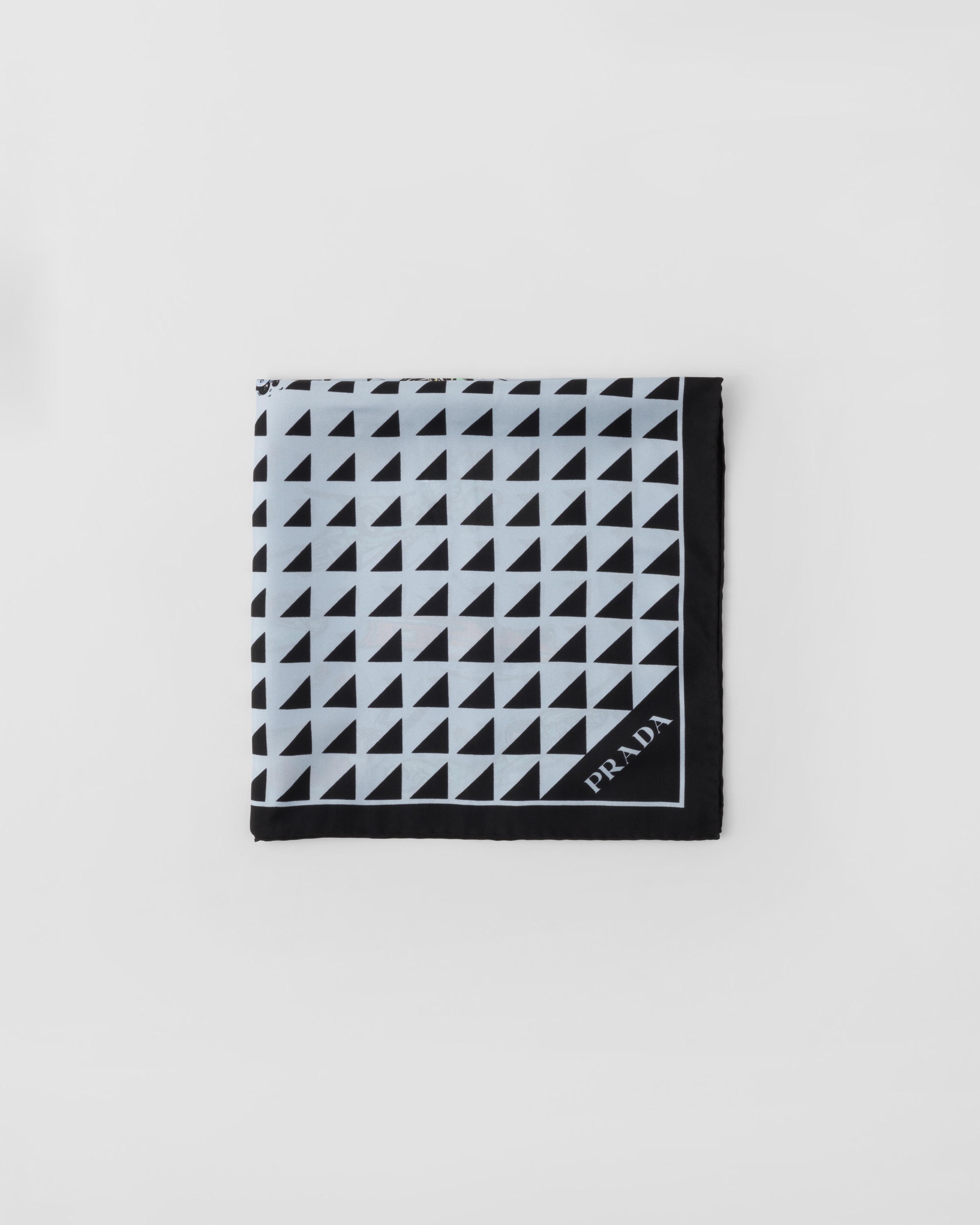 ブラック＋スカイブルー プリントシルクツイル スカーフ 55x55