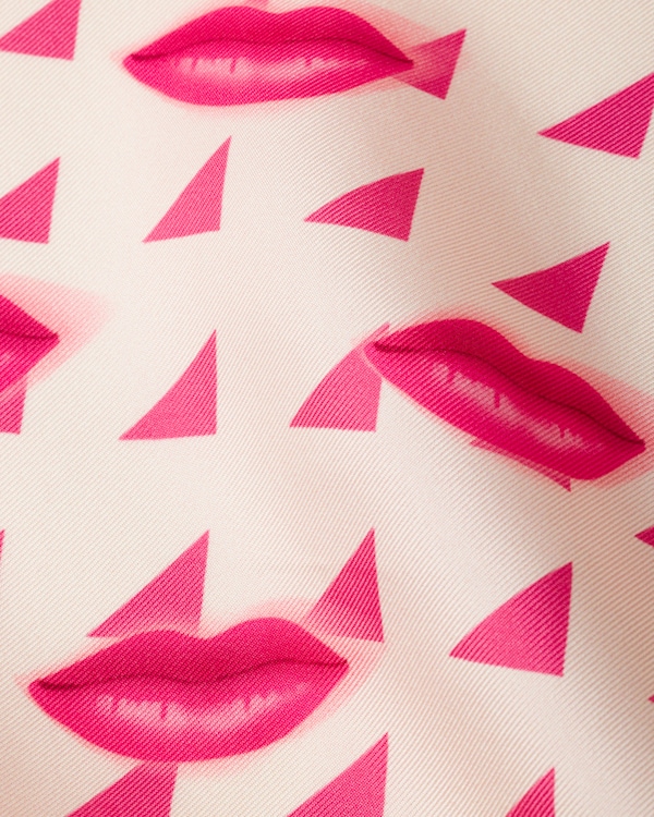 Foulard en sergé de soie imprimé 55 x 55 Foulard en sergé de soie imprimé 55 x 55