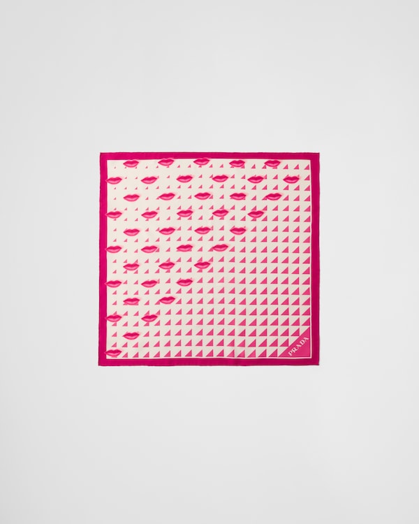 Foulard en sergé de soie imprimé 55 x 55 Foulard en sergé de soie imprimé 55 x 55