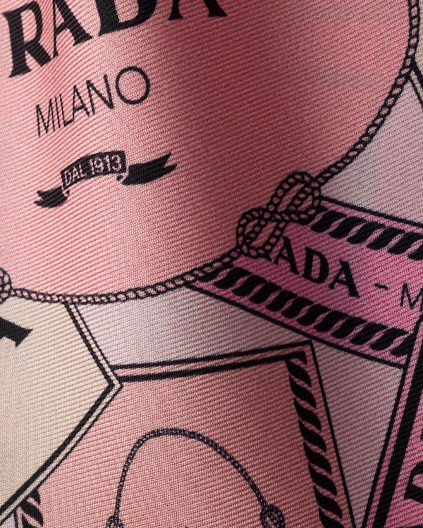 Echarpe em twill de seda com estampa 55x55 Echarpe em twill de seda com estampa 55x55