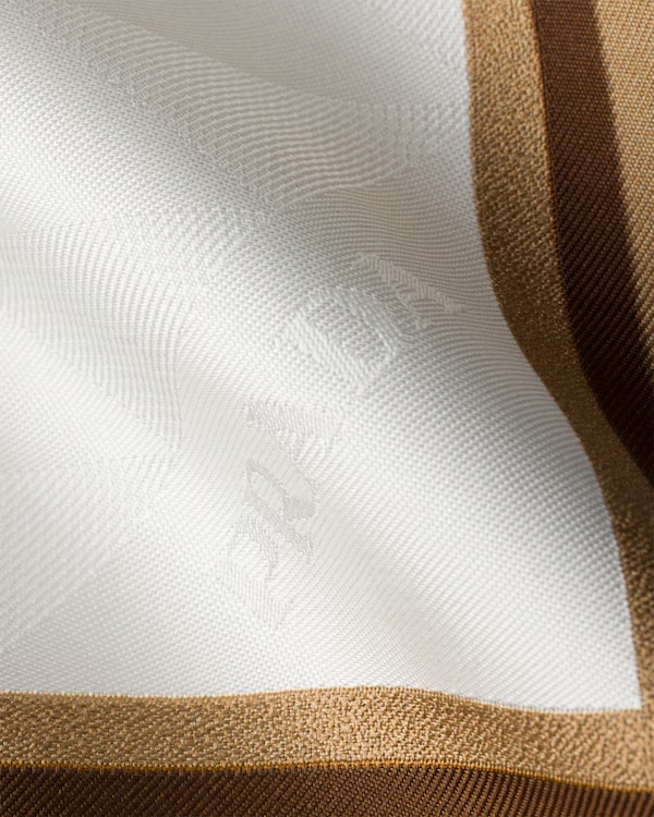 Jacquard-Schal aus Seiden-Twill mit Print 55 - Kalkweiß/Kamelfarben Jacquard-Schal aus Seiden-Twill mit Print 55 - Kalkweiß/Kamelfarben