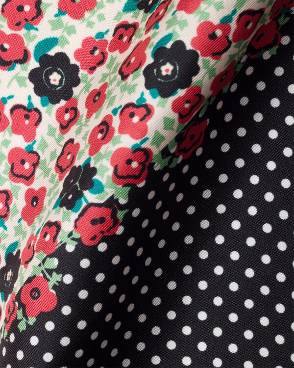 Printed silk twill scarf, 55 x 55 cm Printed silk twill scarf, 55 x 55 cm