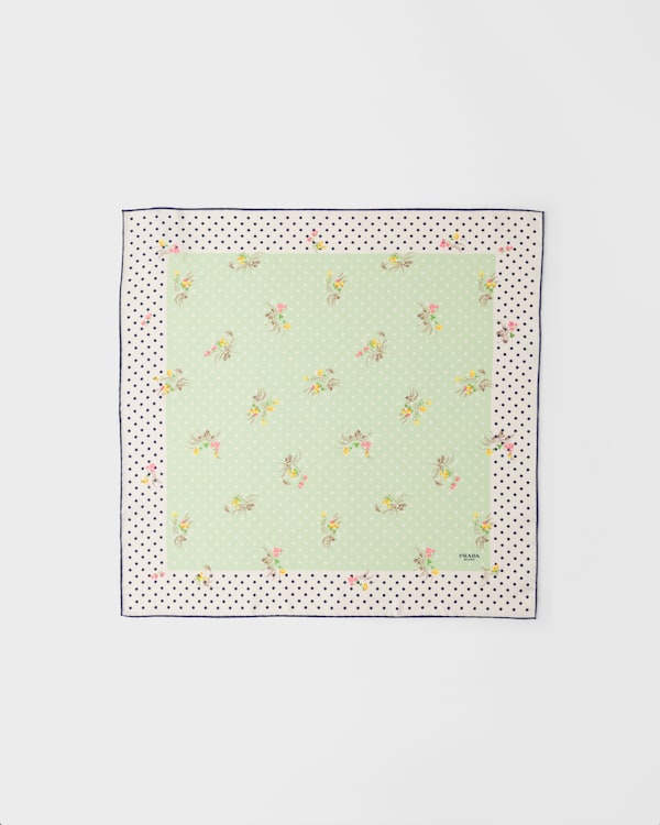 Printed silk twill scarf 55 - Sap/Ivory Printed silk twill scarf 55 - Sap/Ivory