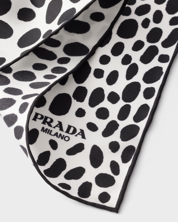 Silk twill scarf 55 - Blanco/Negro Silk twill scarf 55 - Blanco/Negro