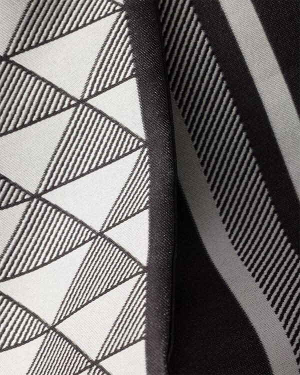 Echarpe fina em seda com estampa Echarpe fina em seda com estampa